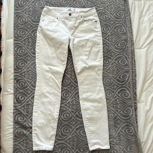 Cabi Skinny White Jeans, size 6